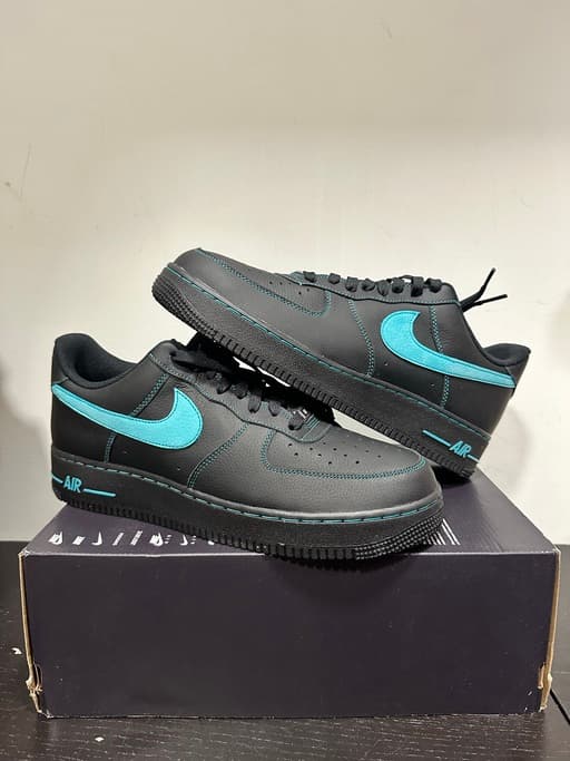 Nike Air Force 1 '07 LV8 'Black & Aurora Green' (2025)