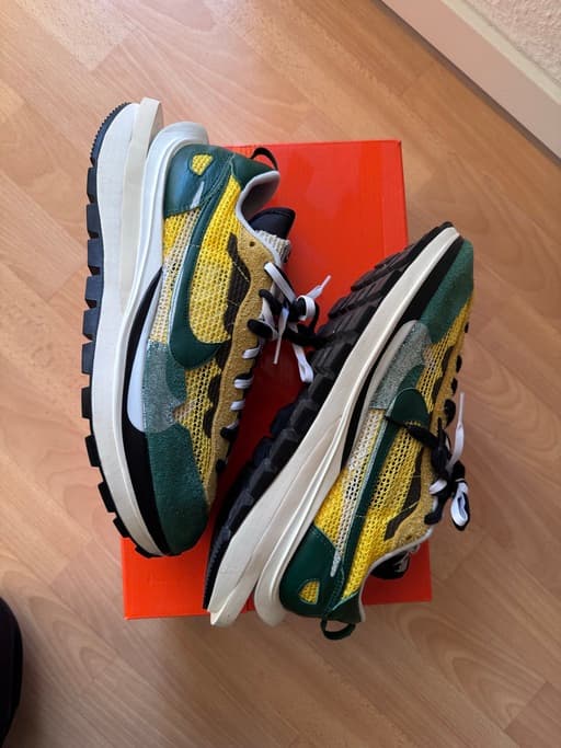 Nike x sacai Vaporwaffle 'Tour Yellow Stadium Green' (2020)