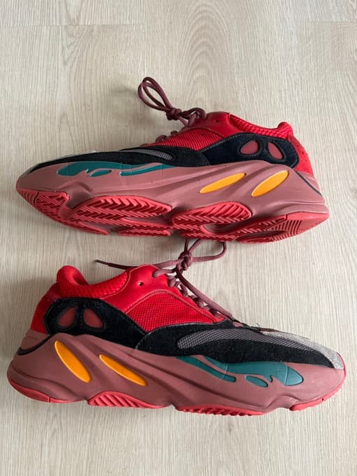 Yeezy Boost 700 Hi-Res Red (2022)