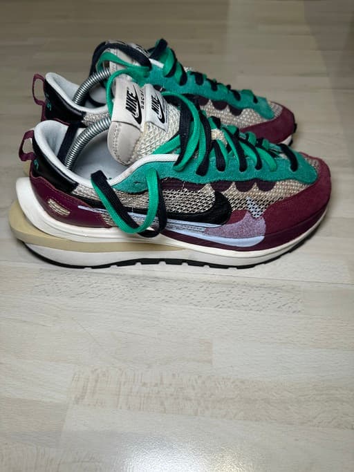 Nike x sacai Vaporwaffle Villain 'Red Neptune Green' (2020)