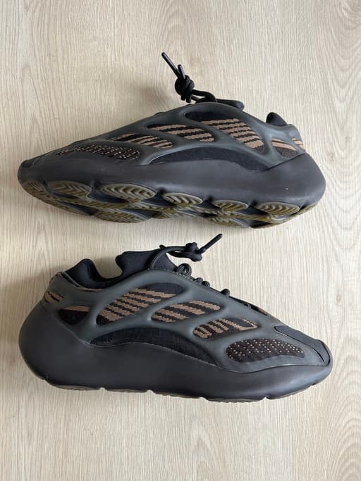 Yeezy 700 V3 'Clay Brown' (2020)