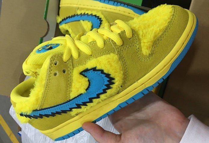 Here's a Closer Look at the Yellow Grateful Dead x Nike SB Dunk Low -  KLEKT Blog